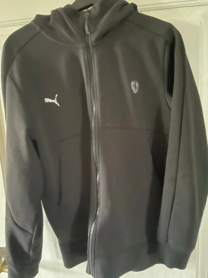 Svart hoodie från Puma x Ferrari - Limited edition från Ferrari skit det tröja 