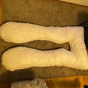 JÄTTEKUDDE SÅ MYSIG - JÄTTEKUDDE, så mysig! Köptes för nästan 1000kr, har påse och allt. Men säljer då har fått exakt samma i present. Så den är i nyskick och kan sälja för 500-600kr beronde på om snabb affär!!! HAR IT ANVÄNT DEN