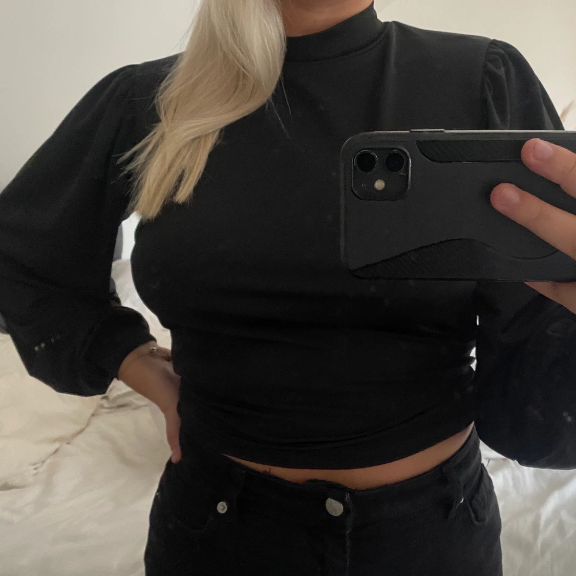 Svart blus med öppen rygg - 90