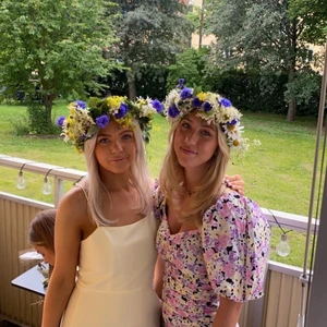 Blommig klänning  - Blommig klänning från ginatricot använd 1 gång