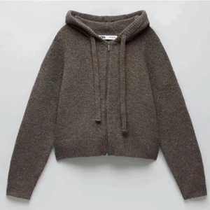 Zara kofta  - Kofta i ett rejält fint matrial,från  Zaras förra höst kollektion. Storlek M/L ( jag har normalt Xs-S) 