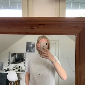 Stickad topp  - Beige stickad topp från zara. Superfin & i bra skick. Nypris 300kr. Storlek L men passar även som M