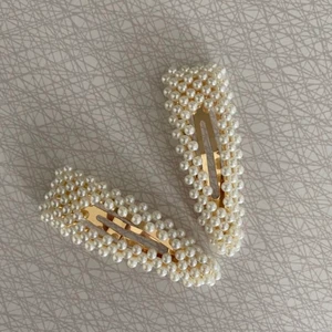 Hårspännen - Fina hårspännen💜 (Penna för att visa storlek) 📬Måste väga, vet inte vad frakten går på än😊  Kolla in mina andra annonser jag samfraktar gärna 😊