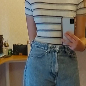 Randig topp - Randig topp, storlek XS men mycket stretchig, bra skick ej används mycket, skönt material, skicka meddelande vid intresse