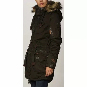 Vinterjacka Khujo - Originalpris 2,000. Säljer över 200 plagg! 🤩 Stor mängdrabatt när du köper fler saker! 🤑 ✨ Köp 3(+) plagg 15% rabatt. ✨ Köp 5(+) plagg 20% rabatt.  ✨ Köp 10 (+) plagg 25 % rabatt. ✨ Köp 15 (+) plagg 30 % rabatt