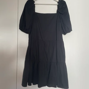 Svart klänning från H&M!  - Klänning i storlek M från H&M☀️