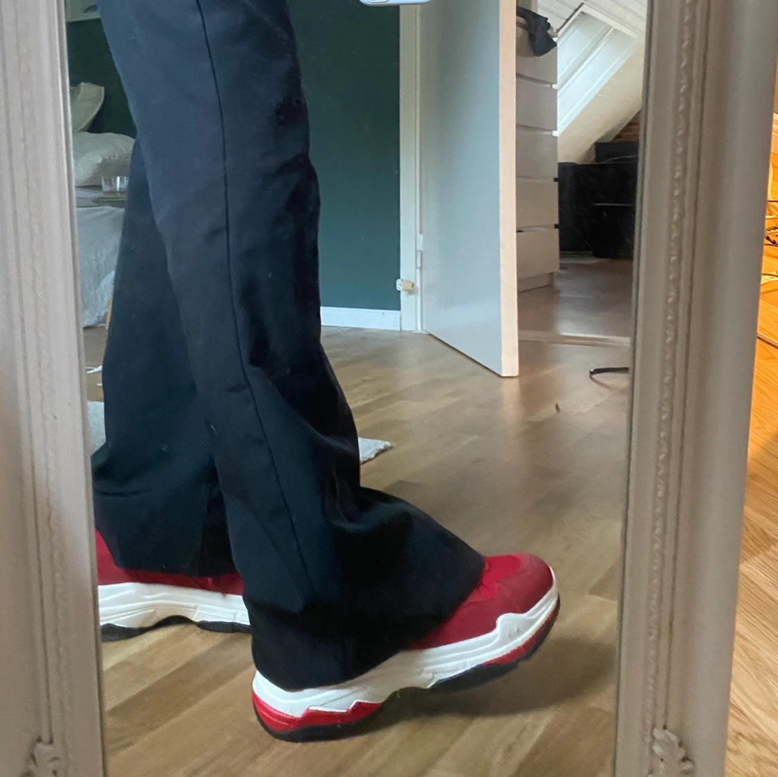 Röda chunky sneakers 