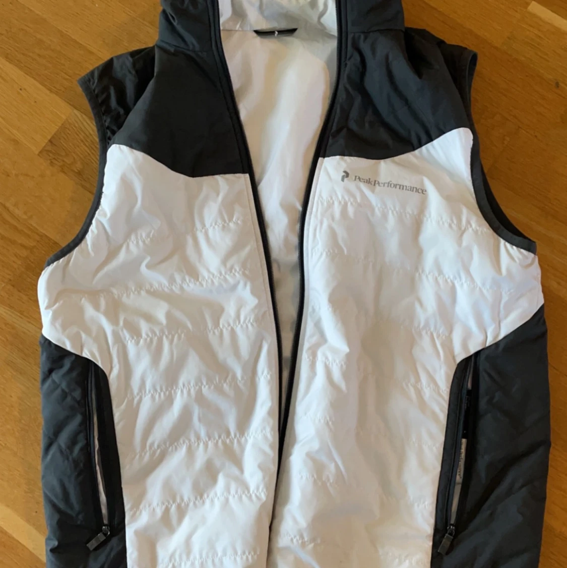 Peak performance väst storlek 