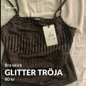 Glitter tröja  - Bra skick aldrig använd nypris:199 kr säljer den för 80 kr den är från bikbok fråga om bättre bilder på linnet prislappen sitter kvar
