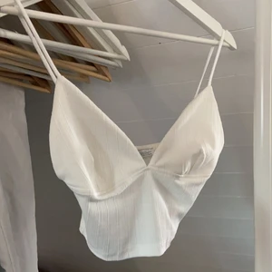 Zara topp strl S - Superfin topp från Zara. Bra skick, knappt använd.