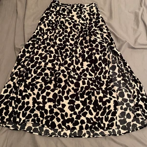 Kjol - Sommar kjol med slits på båda sidorna 🖤🤍 stl. 34