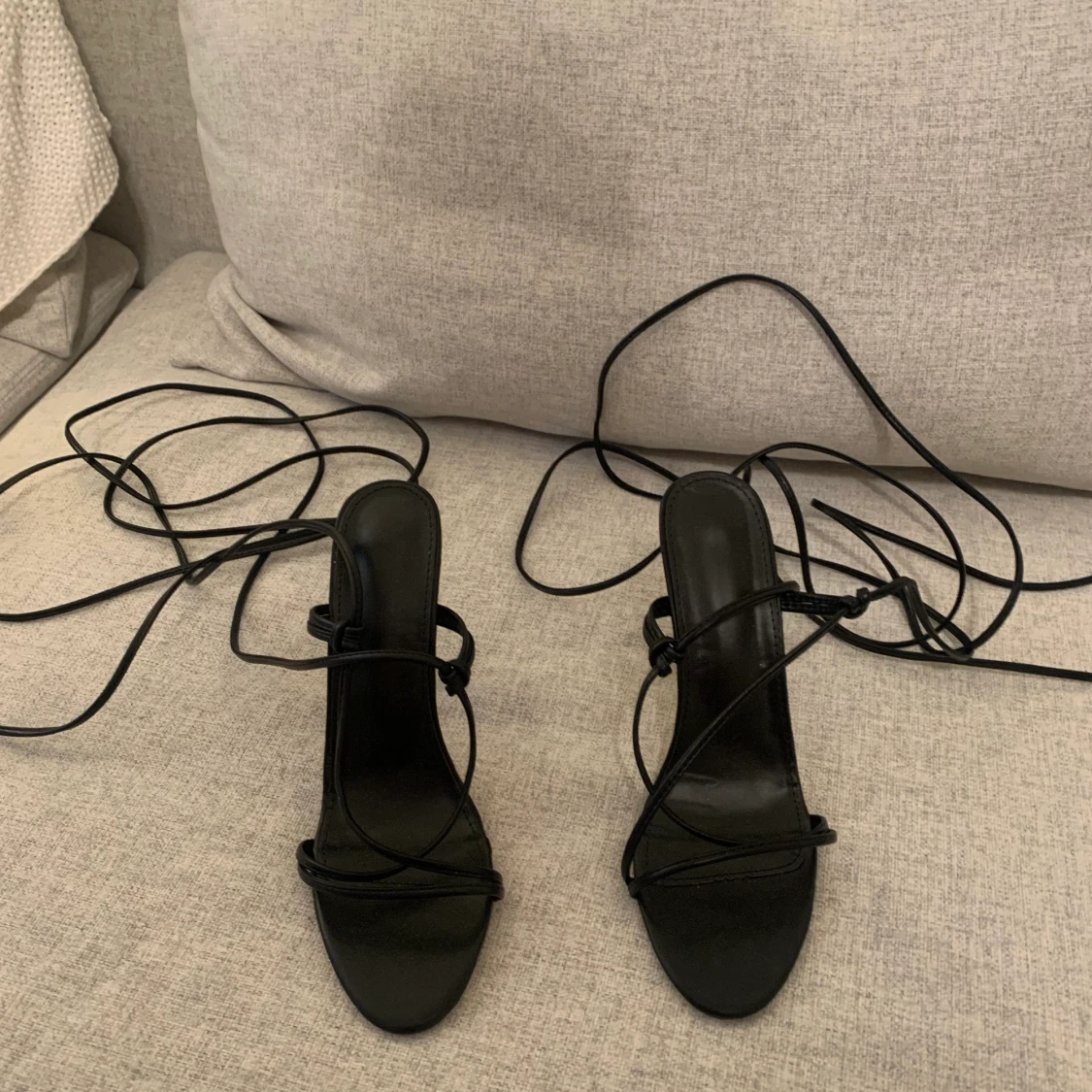 Högklackade skor med snörning - 90