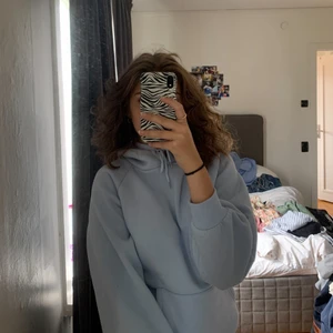 Ljusblå hoodie - Ljusblå hoodie från shein. Storlek S, passar också XS. Bra skick. Köparen står för frakt.