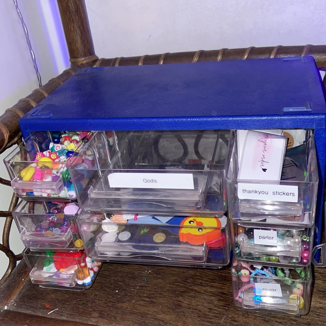 Hej!jag säljer denna låda❤️ja städar ur - 90