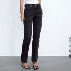 Funderar på att sälja mina midwaist jeans från zara i färgen svart, de är i jätte fint skick och säljer vid bra bud. Köp direkt för 350 + 110 (frakt) 💞💞 säljer eftersom jag tröttnat på dom!!