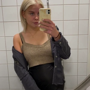 Beige/brun stickad topp - Stickad topp från Zara