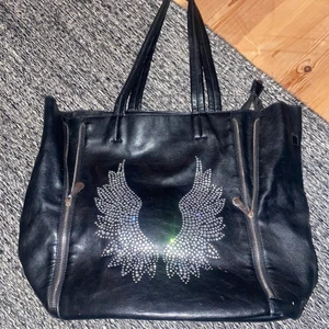 Svart väska  - Säljer endast vid bra bud❤️