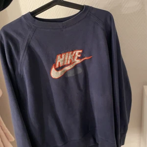 Nike sweatshirt  - Oversized Nike sweatshirt från beyond and retro, bra skick och köparen står för frakten 