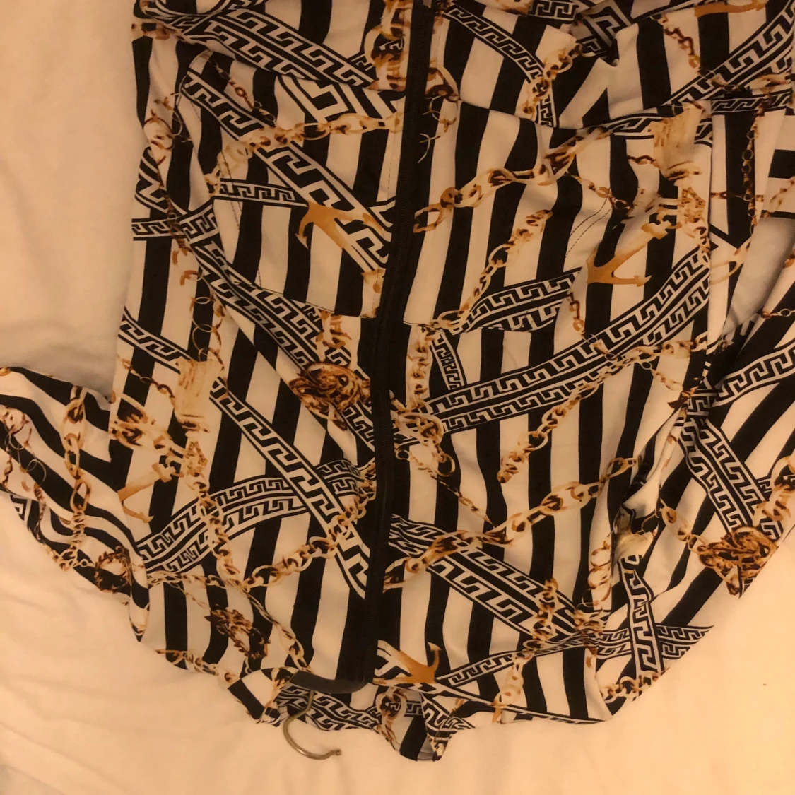 Dress helt ny, prislappar ligger kvar. - 90