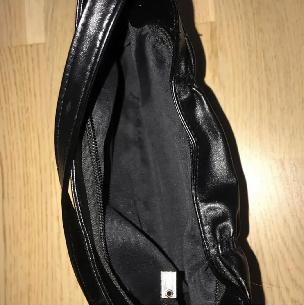 En fin svart handväska som är i väldigt bra skick! 💞. Väskor.