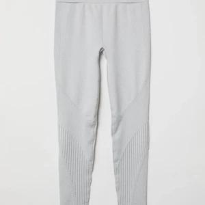 Seamless träningstights - Ljusgrå seamless träningstights från H&M i storlek S. Knappt använda! Samfraktar ☺️