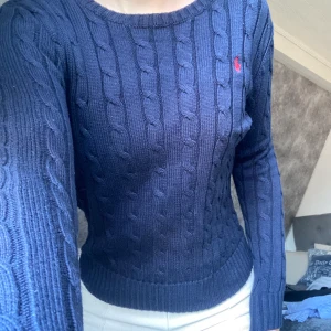 Tröja blå - Blå oanvänd ribbad tröja 