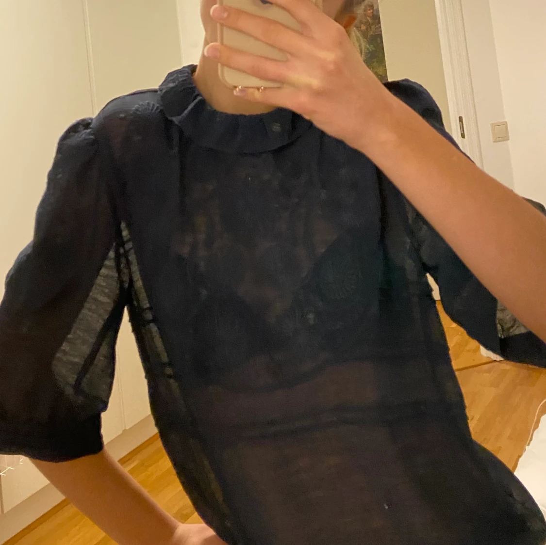 Fetlig mörkblå topp