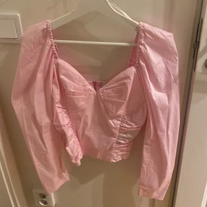 Topp med puffärm - Prislapp kvar