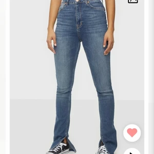 Odenim jeans  - Säljer dessa jeansen, storlek 36. Nypris är 1600 kr. Använda några gånger så nyskick. Säljer då dom är för stora. Hör av er vid frågor 
