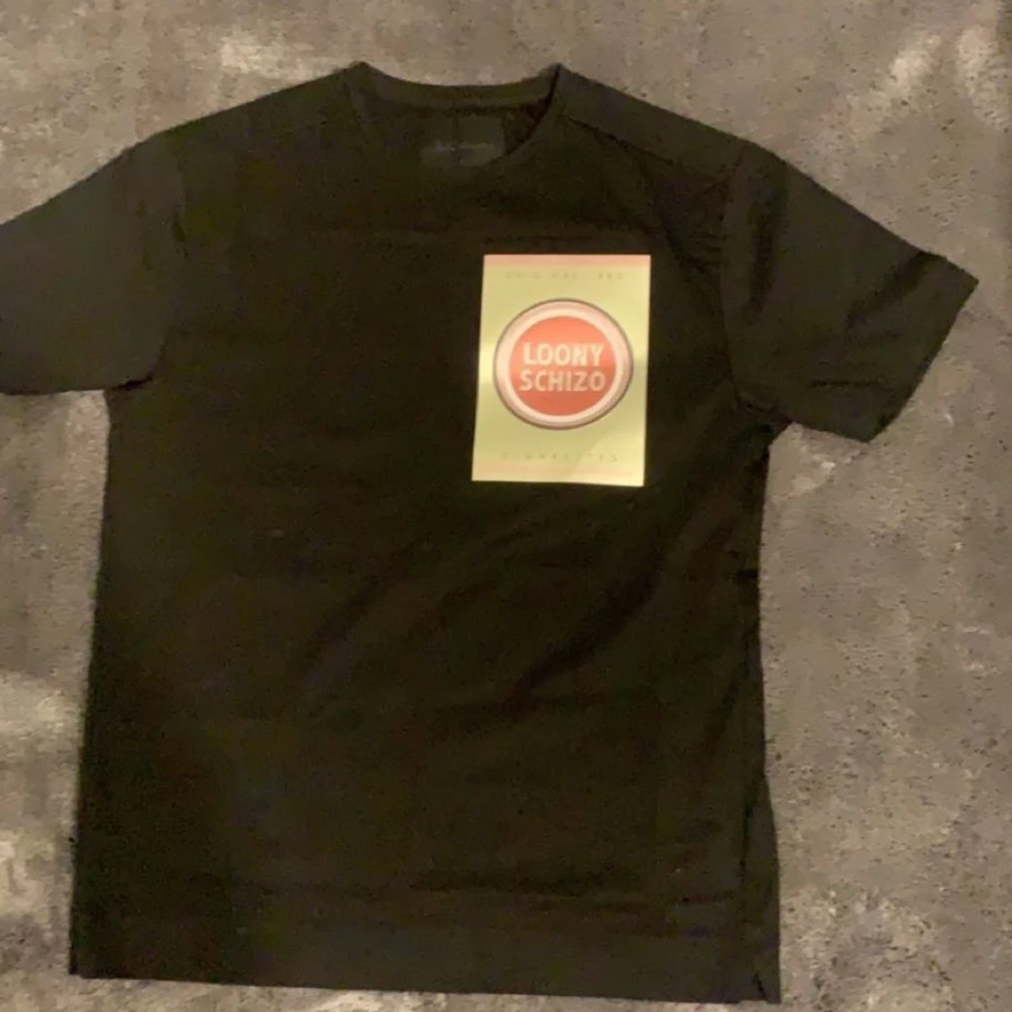 Limitato t-shit nypris 1800. Enda