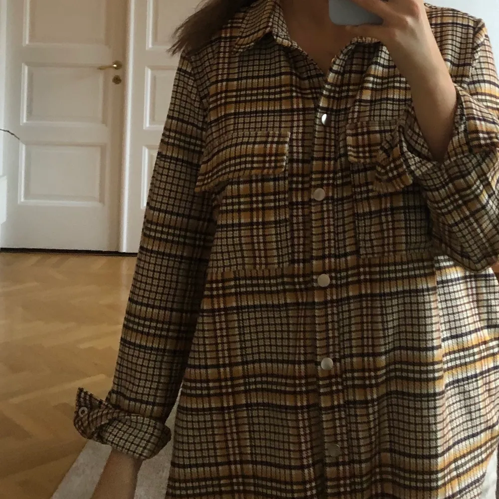 Sååå snygg höstskjorta. Oversized. Passar S-XL. Aldrig använd!. Skjortor.