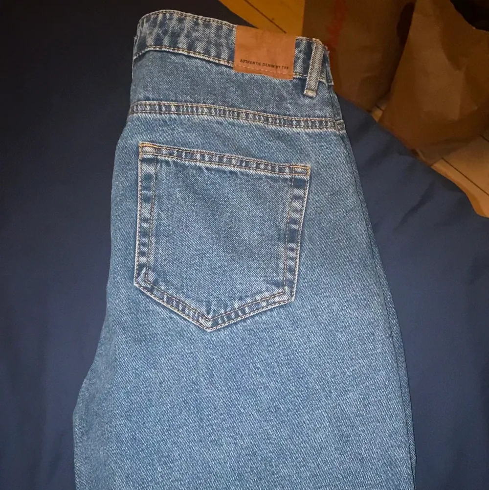 Jeans från zara i strl 34. Knappt använda då jag har alldeles för många jeans 😌🙃 . Jeans & Byxor.