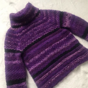 Knitted Junya Watanbe - Otrolig tröja från Comme des Garçons, köpt andrahand i en vintagebutik i Paris! Säljer då den tyvärr är för liten för mig 😢 står ingen storlek, men skulle säga S/M.