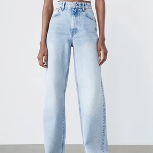 Zara - Köpte fel storlek! Storlek 36! Han ej lämna tillbaka väldigt fin men för långa på mig