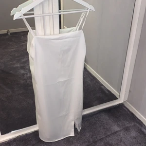 Klänning  - Klänning från Bikbok, storlek S, aldrig använd.