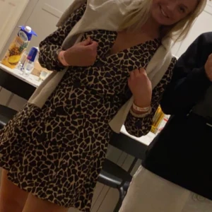 Zara klänning - Klänning från Zara. Stl M