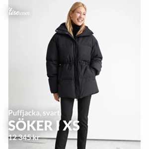 Jacka från other stories SÖKES!!! - Söker denna puffjacka i svart, storlek xs