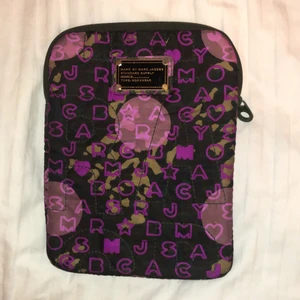 Ipadfodral  - iPadfodral för alla ipadstorlekar förutom den stora iPad Pro. 