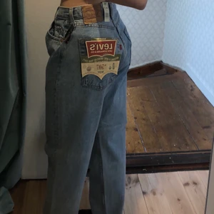 Baggy jeans - Snygga Levis jeans köpta på second hand. Säljer då dom tyvärr är för stora för mig. Köparen står för frakt men kan mötas runt Falun. Om flera intresserade blir buda 