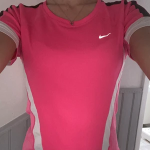 NIKE AIR  - T-shirt i fint skick ✨ Storlek M. 