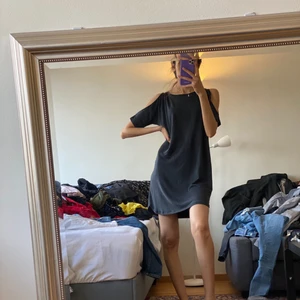 Sommarklänning i storlek xs. - Skön klänning från amisu. Riktigt bra för sommaren. Skön tyg och luftig. Köparen står för frakt.