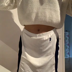 Tränings kjol - En jätte fin tränings kjol men kommer tyvär inte till användning. Det är inbyggnad shorts under🌸frakt ingår inte 