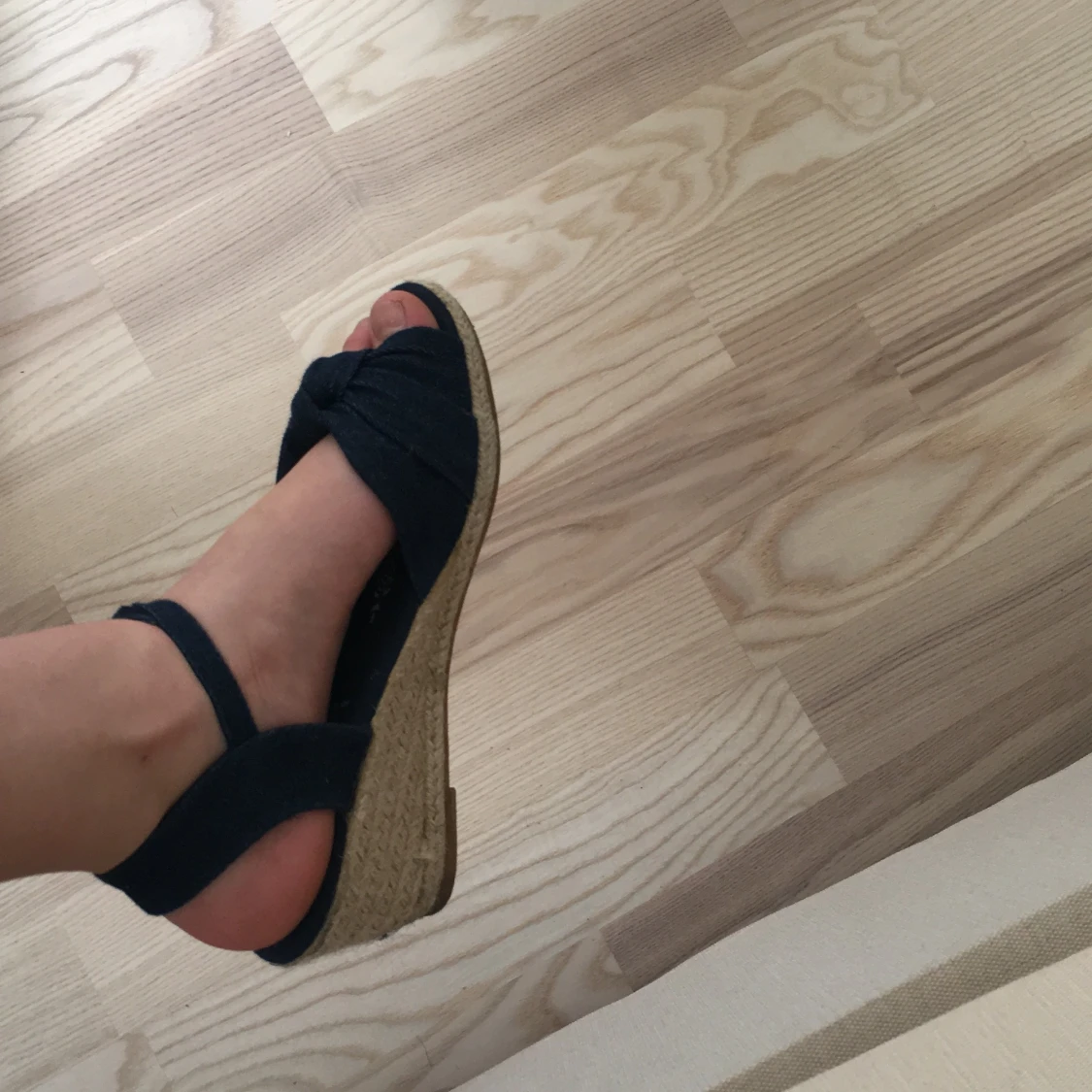 mörk blå sommar skor ✨ - 90