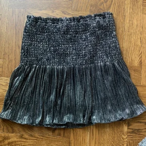 Zara kjol😍 - Populära kjolen, storlek S helt ny❤️👌🏽 prislappen kvar hör av er vid frågor