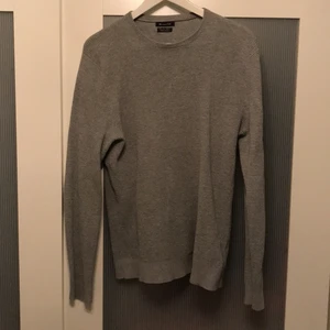 Massimo Dutti tröja - Massimo Dutti tröja i storlek L men spansk storlek så M/L. Lite använd och fint skick:)