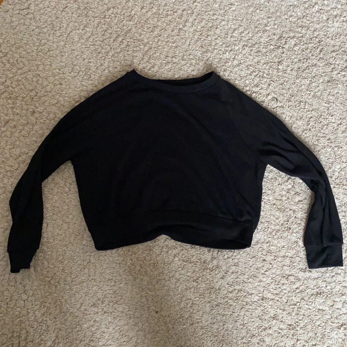 Svart sweatshirt från bikbok - 90