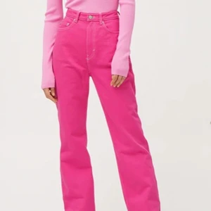 Weekday Rowe straight pants - Bra skick, inte använda så mycket. Tror de är slut just nu på hemsidan. Xx köpare betalar frakt.