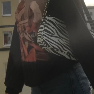 Tröja från SHEIN stl xs - En helt oanvänd tröja, kontakta mig om du är intresserad, Du står för frakten!❤️