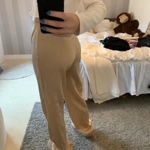 Byxor - Köparen står för frakt ❤️