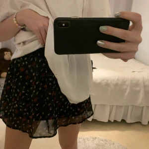 Kjol - Kjol köparen står för frakt ❤️